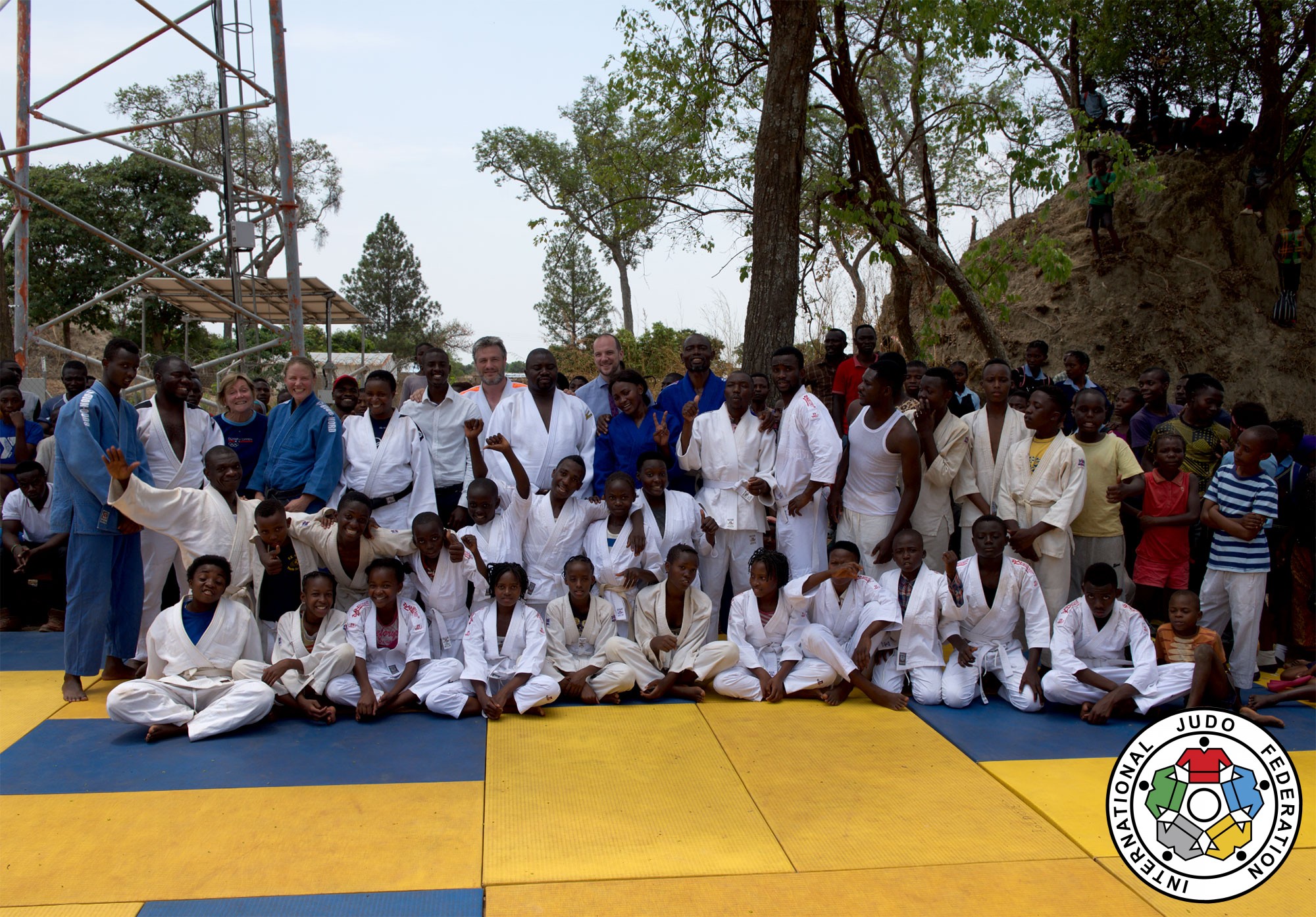 JUDO GIVES HOPE TO MAHEBA REFUGEES / IJF.org