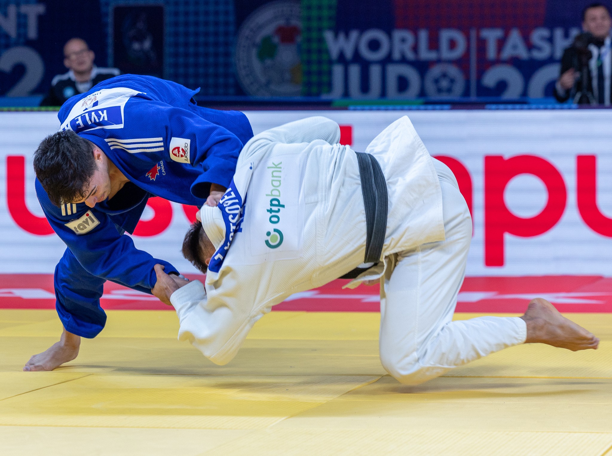 Yalangoch ayollar hamma narsaga tayyor Nokia N97 mini uchun porno videolar