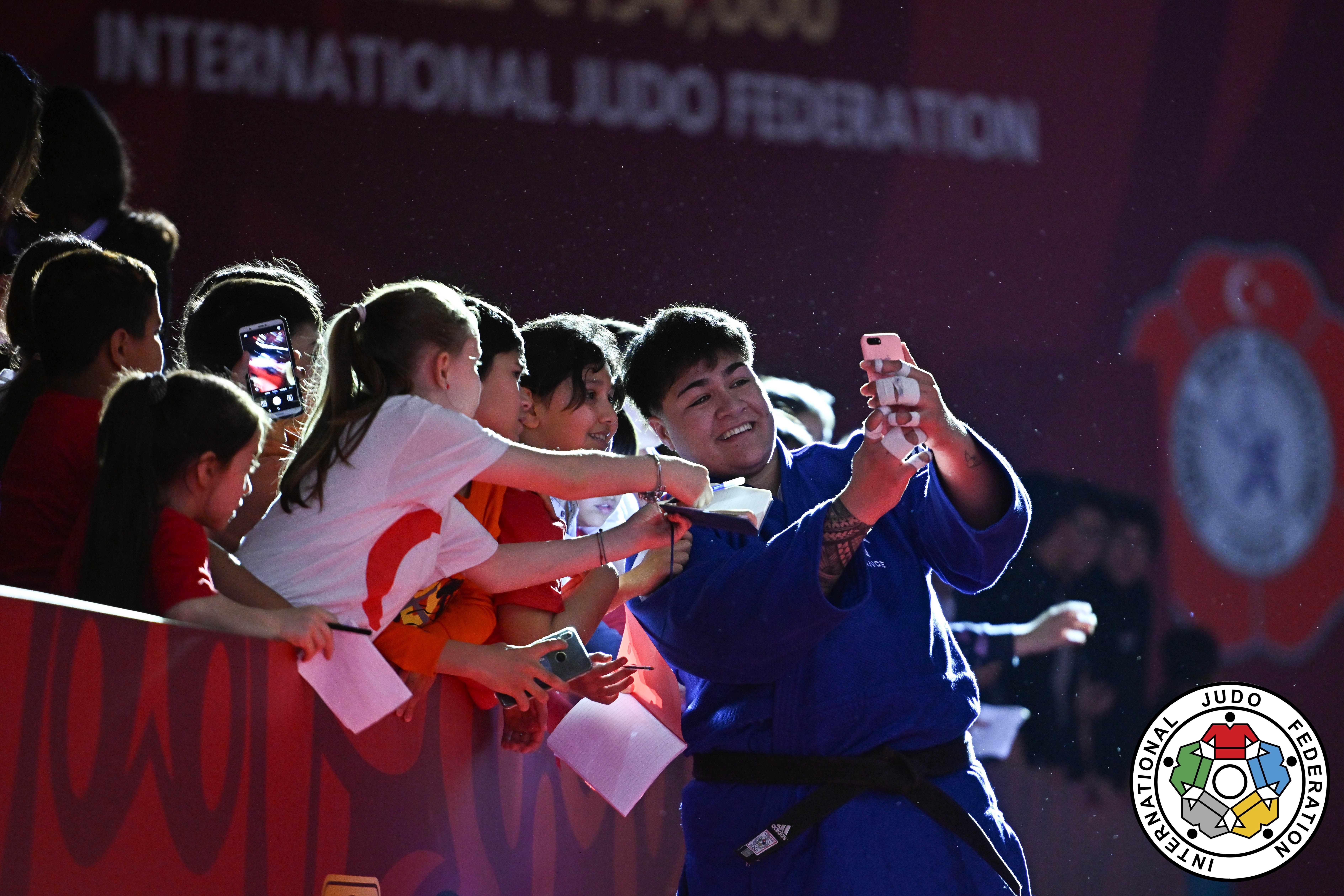 Onalar bilan haqiqiy porno Kokrakli semiz ayollarning yalangoch fotosuratlari