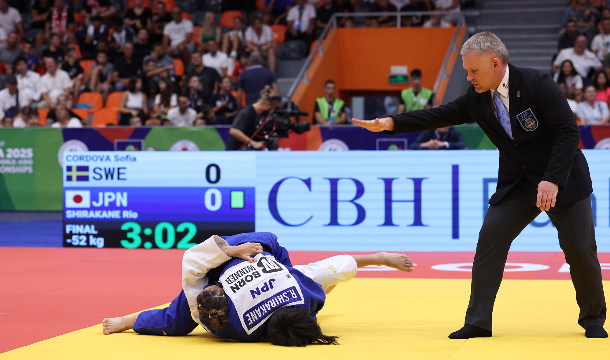 -52 kg: Shirakane Strikes Gold in Classic Japanese Style