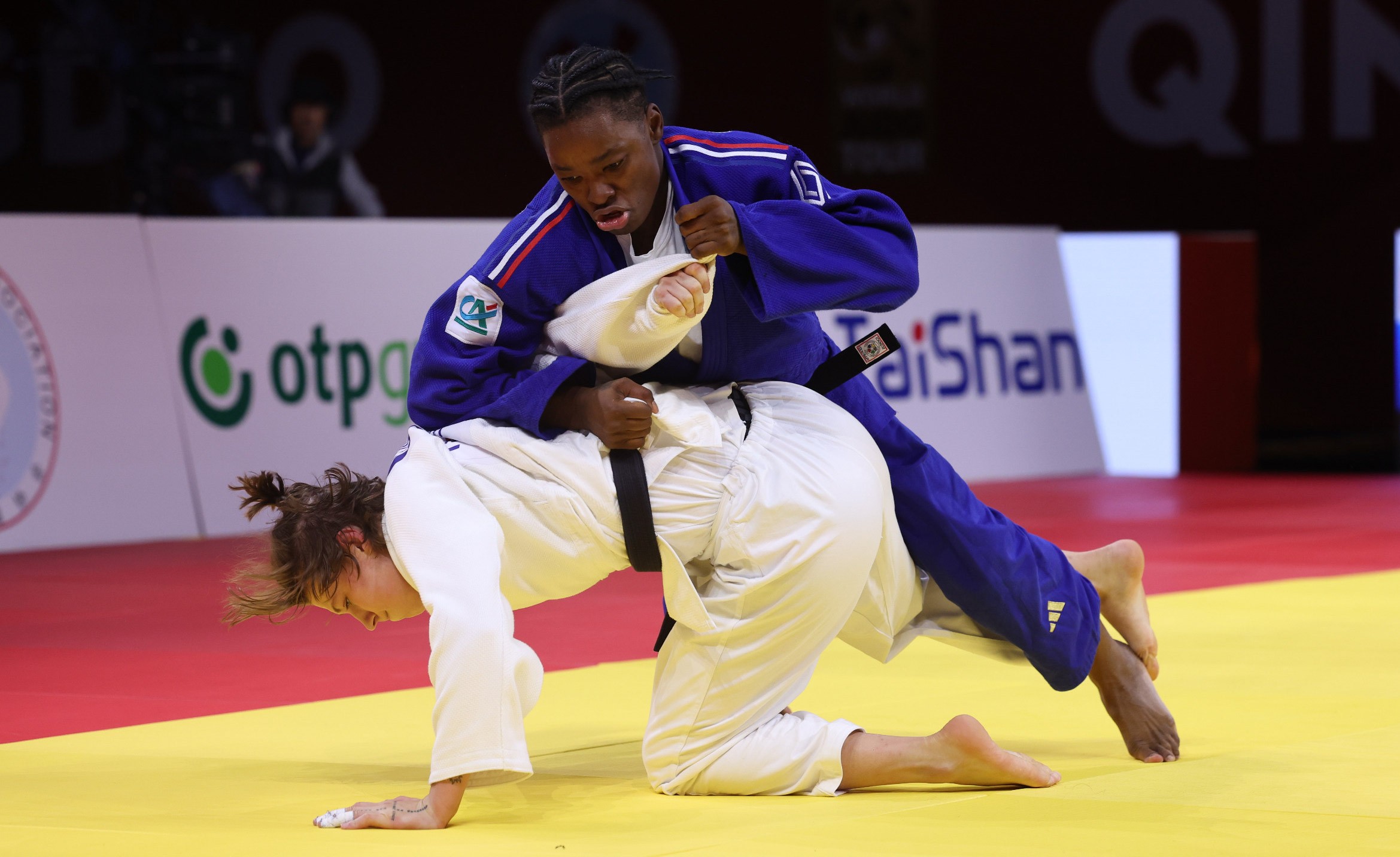 Kenyaquestning shaffof kiyimdagi rafiqasi 18 Erkaklarning porno suratlari