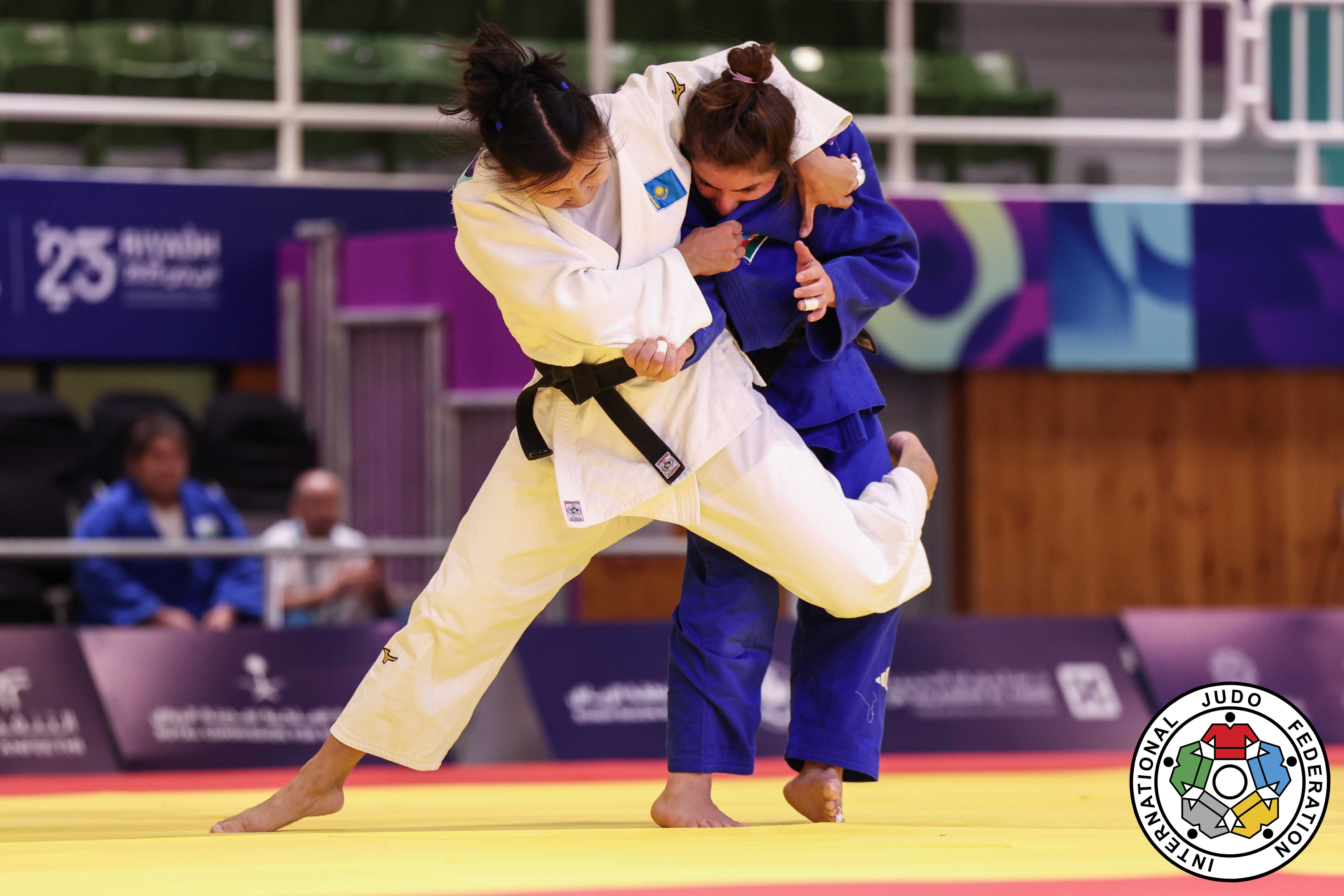 Mushukni juda yaqindan erkalaydi