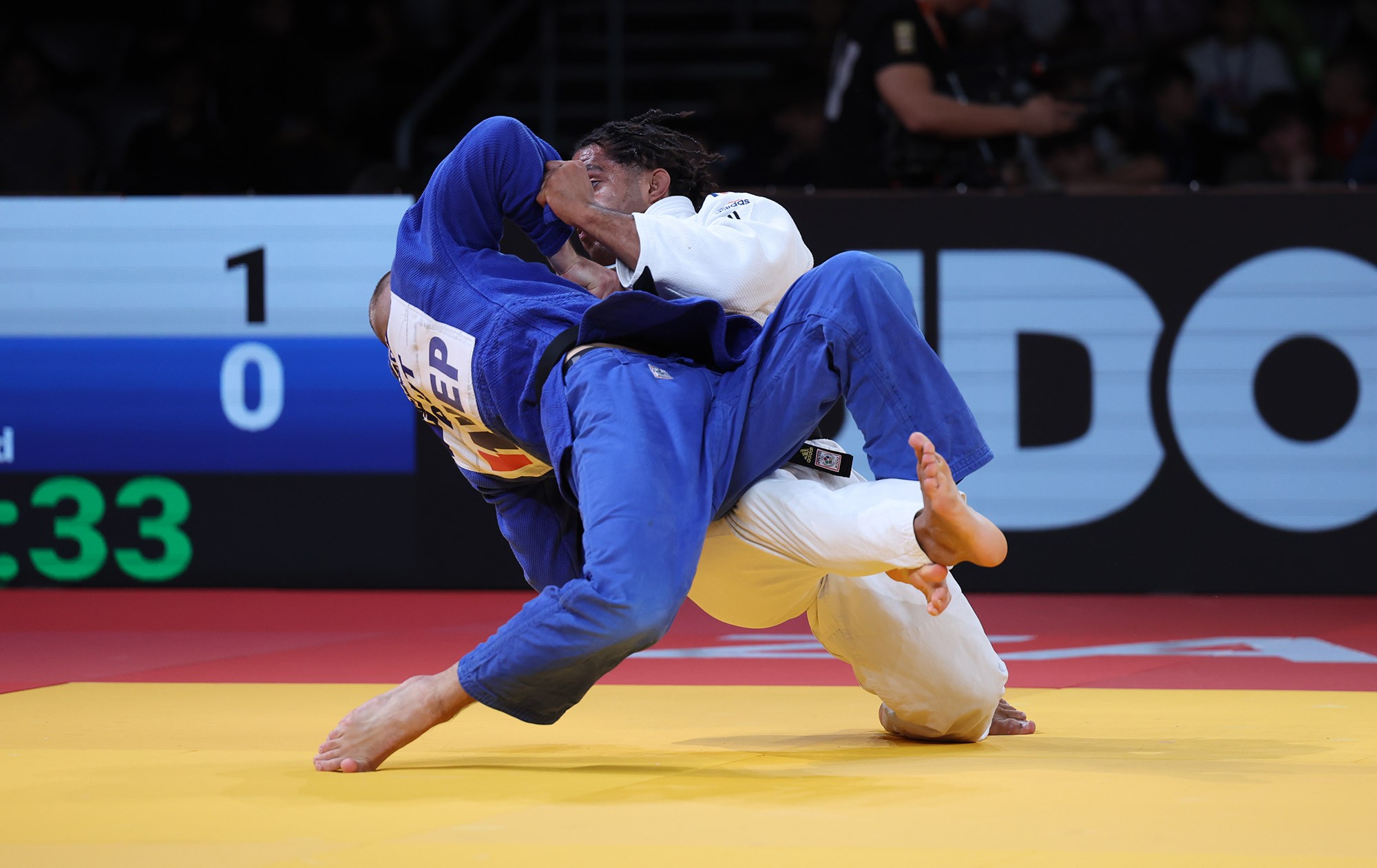 -81 kg: Aregba’s Dynamic Diversity Does the Job