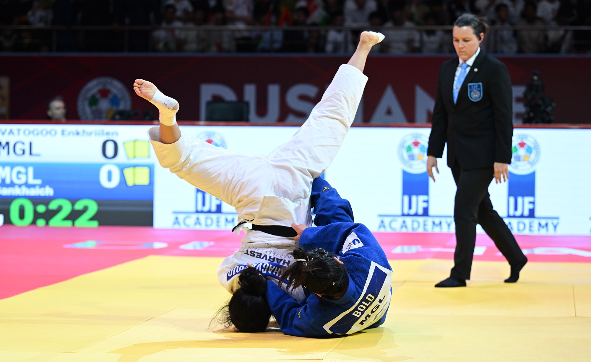 -63 kg: Bold Takes Gold!