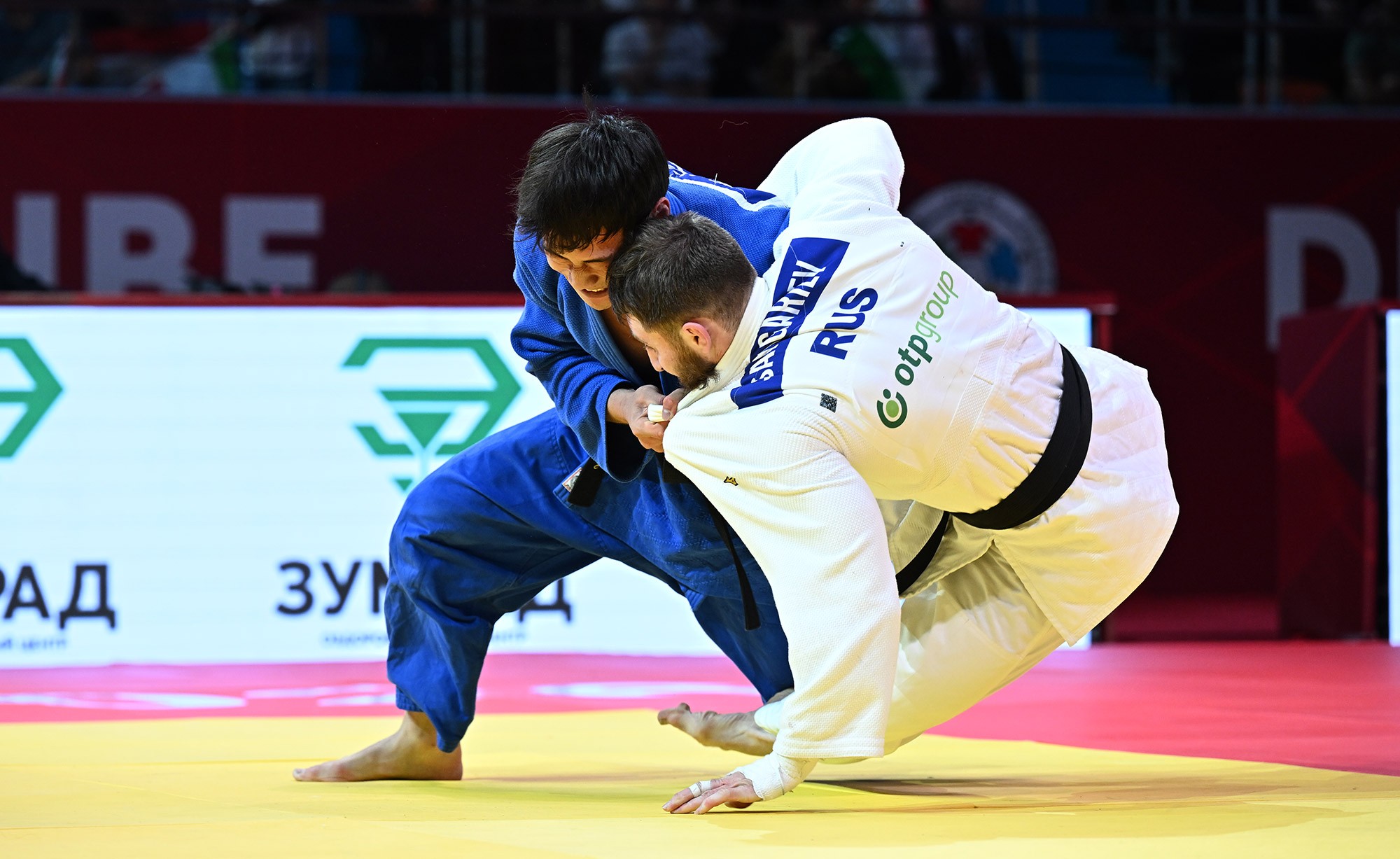 -100 kg: Fuchun Huang Pushes China Up the Medal Table